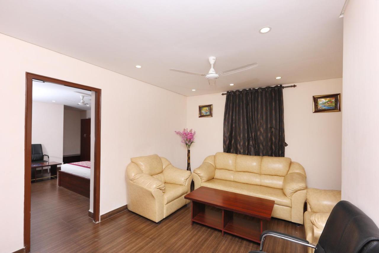 Oyo 1001 Palmtree Corporate Anna Nagar Hotel Ченай Екстериор снимка
