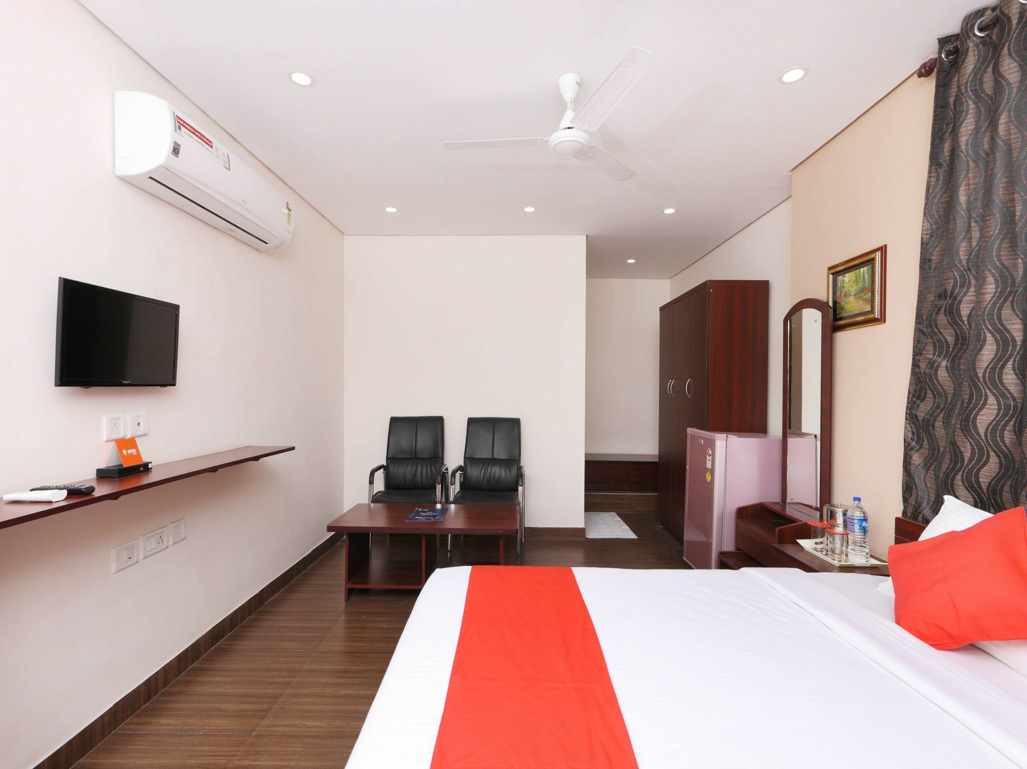 Oyo 1001 Palmtree Corporate Anna Nagar Hotel Ченай Екстериор снимка